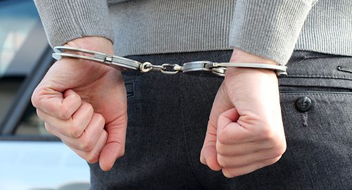 Наручники. Фото https://pixabay.com/ru/полиция-наручники-арестовать-арест-2122373/