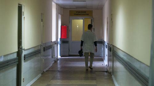 Больничный коридор. Фото Елены Синеок, Юга.ру
