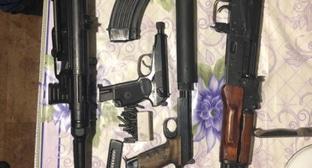 Изъятое в Лермонтове оружие. Фото пресс-службы ГУ МВД Ставропольского края. Январь 2019 года. https://static.mvd.ru/upload/site29/document_images/Oruzhie_(6)-qpr-392xx294.jpg