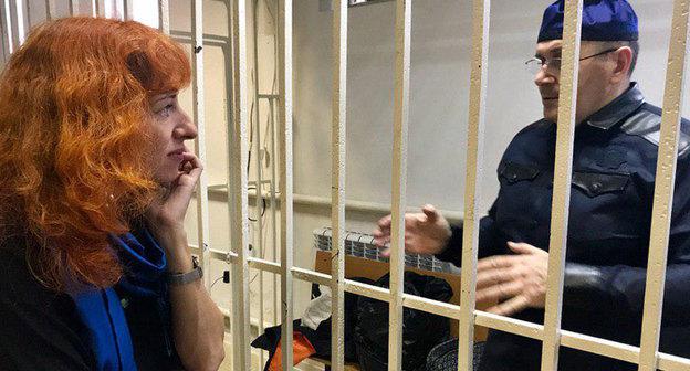 Оюб Титиев (СПРАВА) И  руководитель московского офиса Human Rights Watch Татьяна Локшина в зале суда. Фото Патимат Махмудовой для "Кавказского узла"