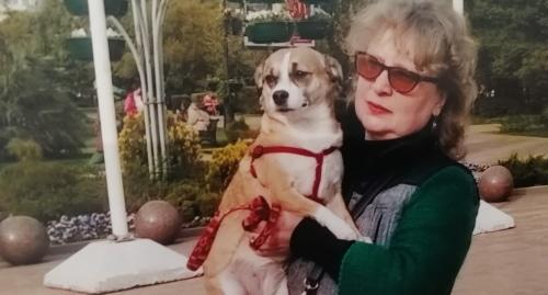 Мария Никифорова с собакой. Фото Светланы Кравченко для "Кавказского узла".