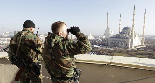 Сотрудники силовых структур в Грозном. Фото: REUTERS/Eduard Korniyenko 