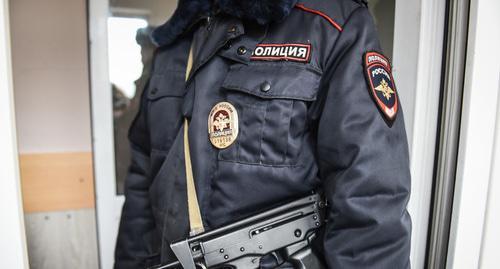 Сотрудник полиции. Фото Елены Синеок, Юга.ру
