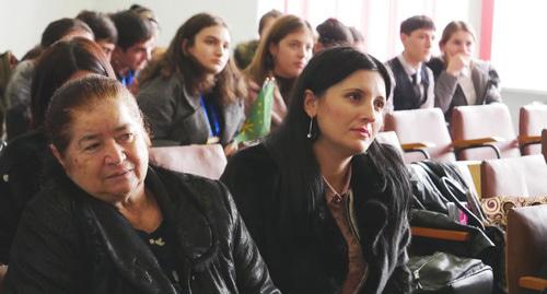Зрители во время школьных дебатов в Кабардино-Балкарии. Фото Хачима Желигаштова для "Кавказского узла"