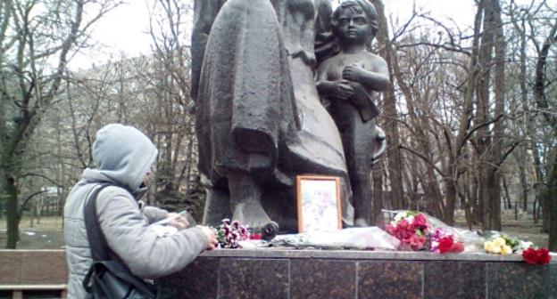 Участник акции в поддержку Шевченко. Фото: Валерий Люгаев для "Кавказского узла".