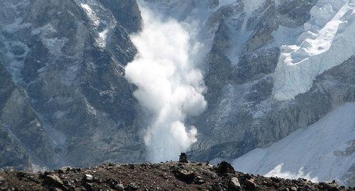 Сход лавины. Фото https://pixabay.com/ru/лавина-гора-эверест-снег-пейзаж-552114/