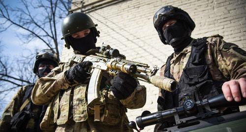 Сотрудники силовых структур. © Фото Елены Синеок, Юга.ру