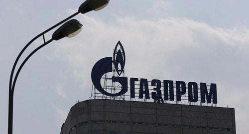 Логотип "Газпрома" на здании. Фото: REUTERS/Maxim Shemetov