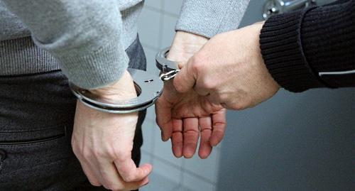 Человек в наручниках. Фото: https://pixabay.com