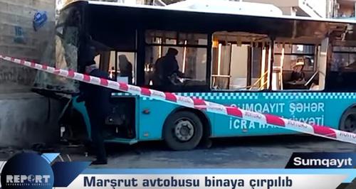 Последствия ДТП с участием автобуса в азербайджанском Сумгаите. Фото: скриншот с видео на Youtube-канале Report News Agency https://www.youtube.com/watch?time_continue=6&v=-RdULmSfgUY