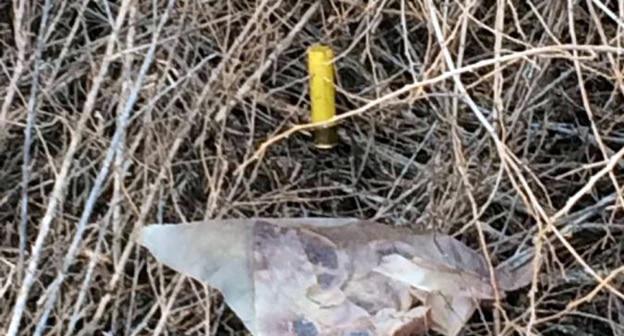 Вещественное доказательство (гильза) по делу о нападении на сотрудника полиции вооруженного  мужчины на улице села Бахтемир. Фото: СУ СК РФ по Астраханской области Февраль 25, 2019

