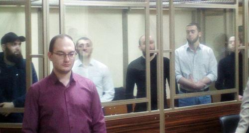 Подсудимые и их адвокаты выслушивают приговор суда. Фото Валерия Люгаева для "Кавказского узла"
