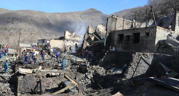 Село Тисси-Ахитли после пожара. Фото пресс-службы главы Дагестана http://president.e-dag.ru/novosti/v-centre-vnimaniya/glava-dagestana-poobshchalsya-s-zhitelyami-sela-tissi-akhitli-tsumadinskogo-rajona#!prettyPhoto[gallery55a94ec520]/1/