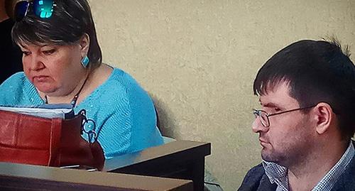 Владислав Хохлачев и его защитница в зале суда. Фото Константина Волгина для "Кавказского узла"
