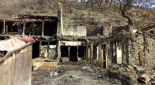 Дома после пожара. Фото Ильяса Капиева для "Кавказского узла"