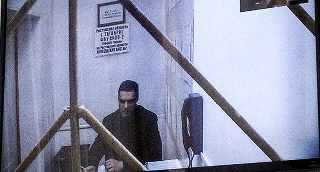 Экран видеосвязи с Александром Авериным в зале Ростовского областного суда. Фото Константина Волгина для "Кавказского узла"
