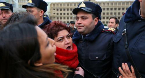 Хадиджа Исмайлова на протестной акции в Баку 8 марта 2019. Фото Азиза Каримова для "Кавказского узла"