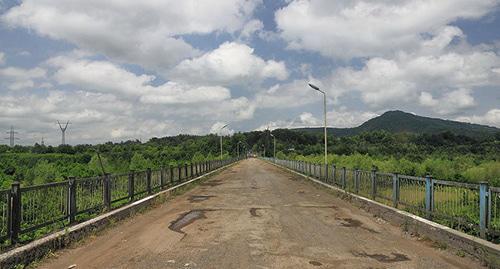 Мост через реку Ингури. Граница между Грузией и Абхазией. Фото: Marcin Konsek / Wikimedia Commons