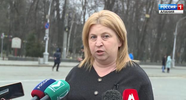 Учитель Мадина Созиева. Скриншот видеосюжета ГТРК "Алания" от 15 марта 2019 года, http://alaniatv.ru/vesti/?id=36632