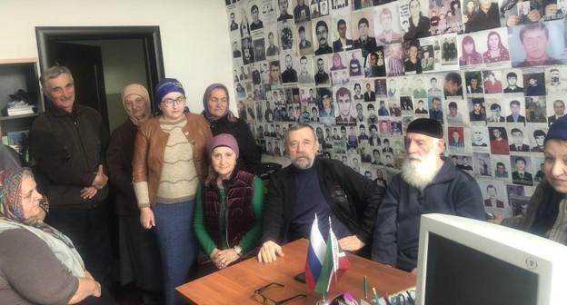 Встреча родных пропавших без вести с представителем СПЧ Александром Мукомоловым в Грозном, март 2019 года. Фото с сайта СПЧ: http://president-sovet.ru/presscenter/news/read/5345/