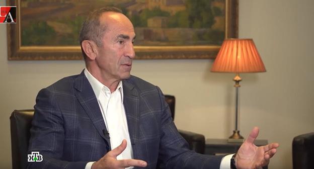 Роберт Кочарян. Скриншот видео Interesting World https://www.youtube.com/watch?v=OImp7Ymk2no
