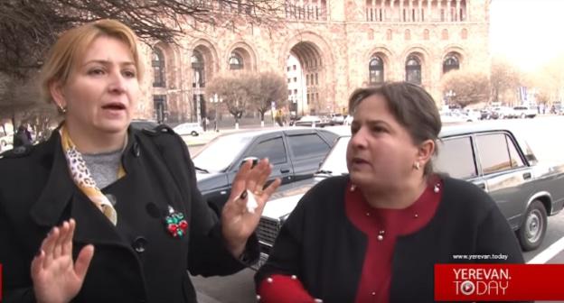 Матери солдат из воинской части в Мегри. Фото: скриншот видео Youtube канала YerevanToday https://www.youtube.com/watch?v=EK5AgT4-R7Q