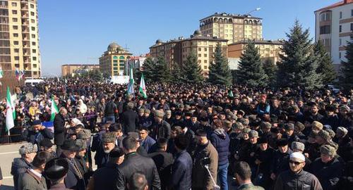 На площади в Магасе собралось около 10 тысяч человек 26 марта 2019 года. Фото Магомеда Муцольгова для "Кавказского узла"