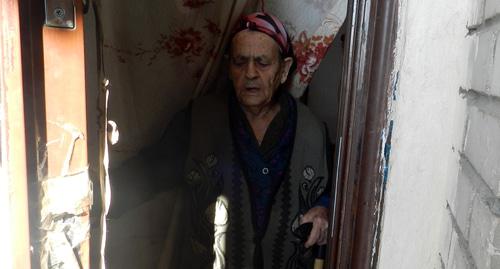 86-летняя жительница одной из квартир. Фото Татьяны Филимоновой для "Кавказского узла"