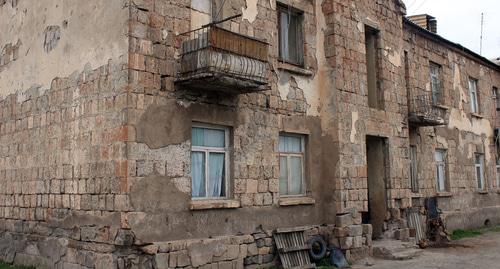 В двух аварийных домах проживает 22 семьи. Фото Тиграна Петросяна для "Кавказского узла"