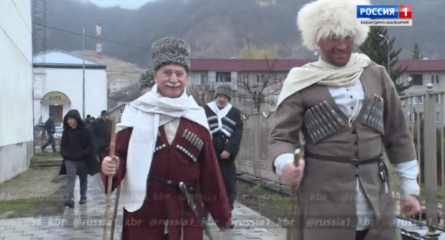 Скриншот новостного сюжета о праздновании Дня возрождения балкарского народа 28 марта 2019 года, https://vestikbr.ru/news/vesti-kabardino-balkarija-663/