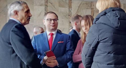 Представители Свидетелей Иеговы* в здании Верховного суда КБР. 1 марта 2019 г. Фото Людмилы Маратовой для "Кавказского узла"