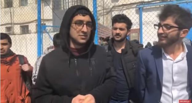 Байрам Мамедов с соратниками после выхода на свободу в результате помилования. Скриншот с видео MeydanTV в Youtube  https://www.youtube.com/watch?v=SLRlTINa17c