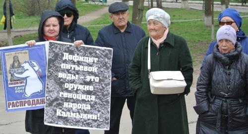 Участники митинга в Элисте. Фото Бадма Бюрчиев для "Кавказского узла".