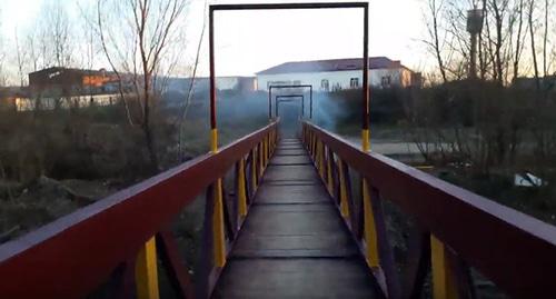 Мост в селе Алхан-Юрт. Чечня. Скриншот видео Муса Кадыров 
https://www.youtube.com/watch?v=5ZhvumMcmz0