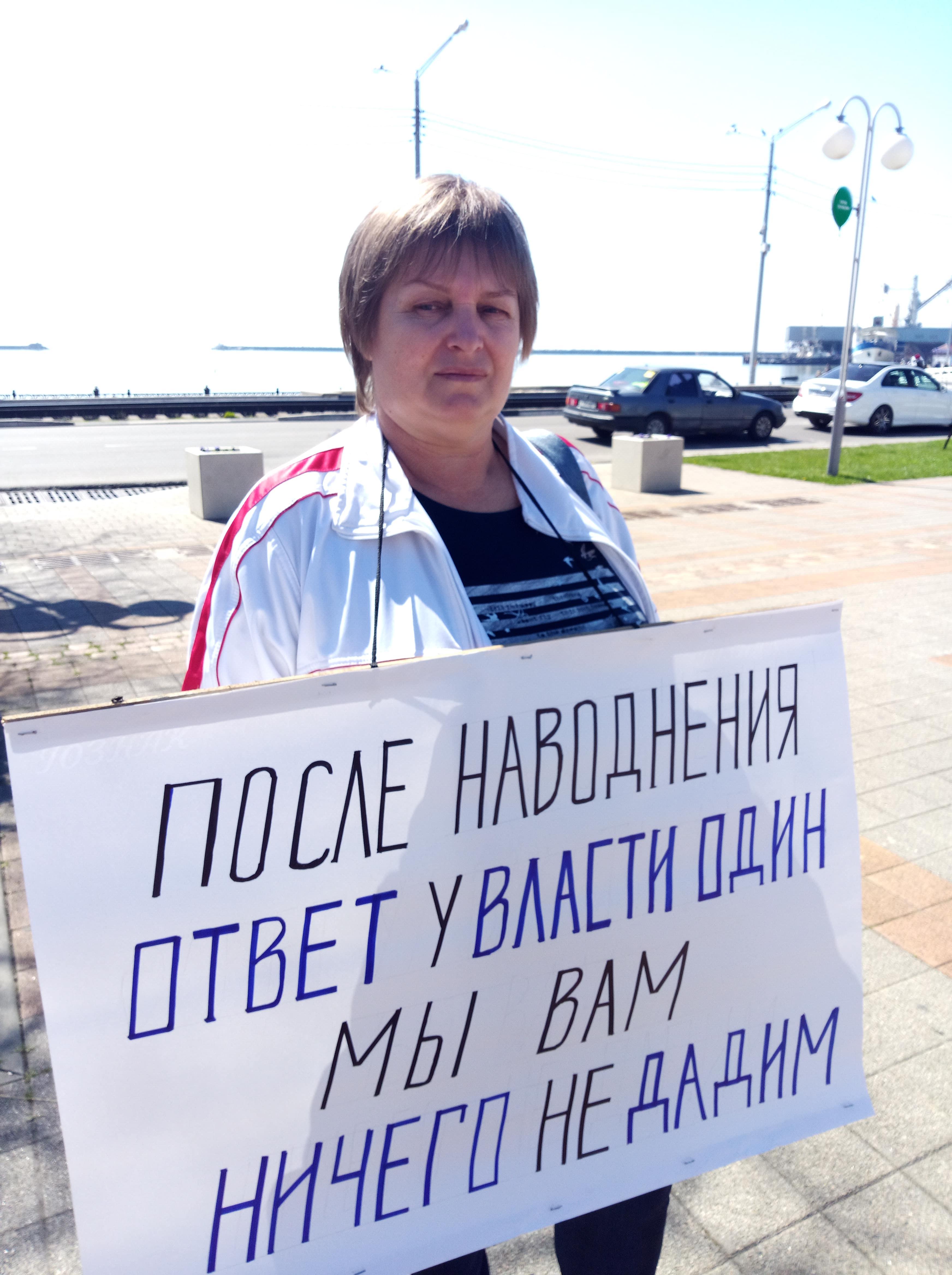 Одна из участников пикетов. Туапсе, 6 апреля 2019 года. Фото Анны Грицевич для «Кавказского узла»