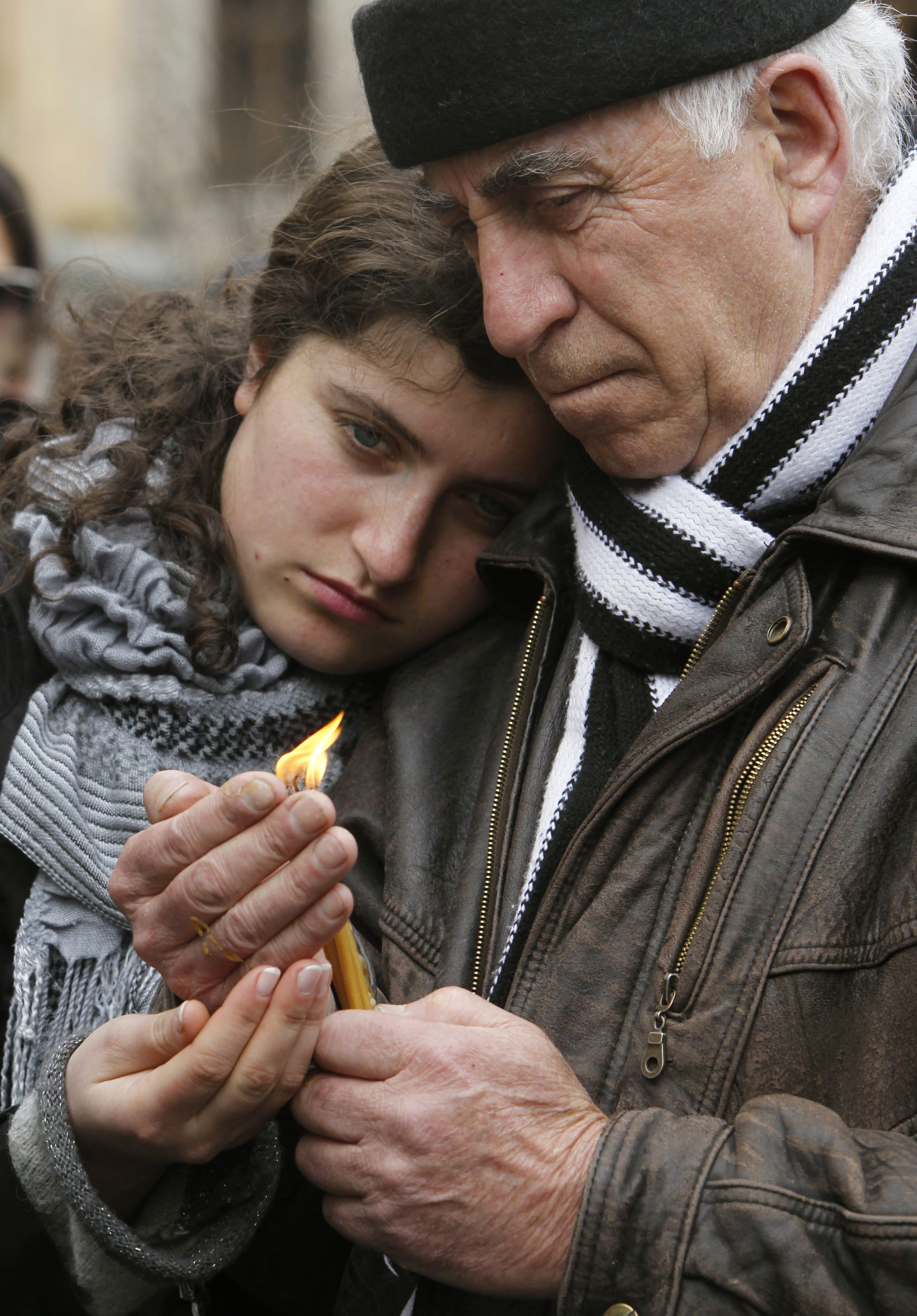 Участники акции памяти погибших 9 апреля 1989 года в Тбилиси. Фото: REUTERS / David Mdzinarishvili
