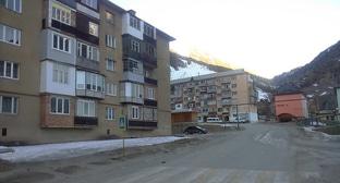 Посёлок Эльбрус. Фото Chereck https://ru.wikipedia.org/wiki/Эльбрус_(село)#/media/File:Посёлок_Эльбрус.JPG
