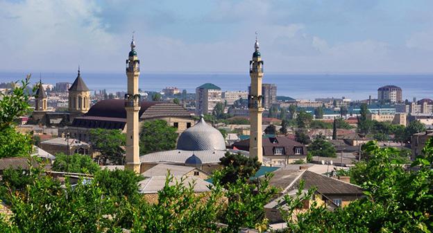 Вид на Дербент. Фото: Шамиль Магомедов https://ru.wikipedia.org