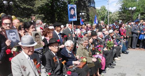 Участники праздничных мероприятий ко Дню Победы в Нальчике. 9 мая 2017 г. Фото Людмилы Маратовой для "Кавказского узла"