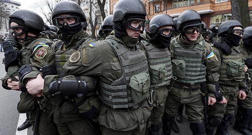 Сотрудники силовых структур Украины. Фото: REUTERS/Gleb Garanich TPX IMAGES OF THE DAY