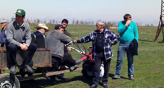Стихийный сход в селении Второй Лескен. КБР, 10 апреля 2019 г. Фото Людмилы Маратовой для "Кавказского узла"