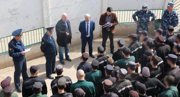 Визит представителей ОНК в исправительную колонию №6 в Астрахани. Фото: пресс-служба УФСИН России по Астраханской области http://www.30.fsin.su/news/detail.php?ELEMENT_ID=454460