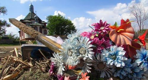 Кучи мусора у кладбищенской дороги. Краснослободск, 28 апреля 2019 года. Фото Вячеслава Ященко для "Кавказского узла"