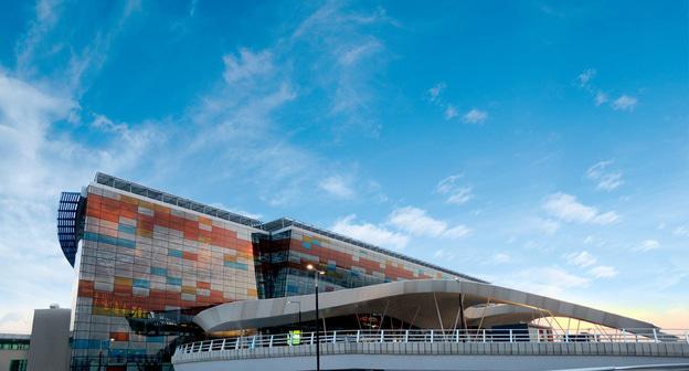 Здание терминала аэропорта 'Звартноц' Фото Armenia The World -https://ru.wikipedia.org/wiki/Звартноц_(аэропорт)#/media/File:Zvartnots_airport.jpg