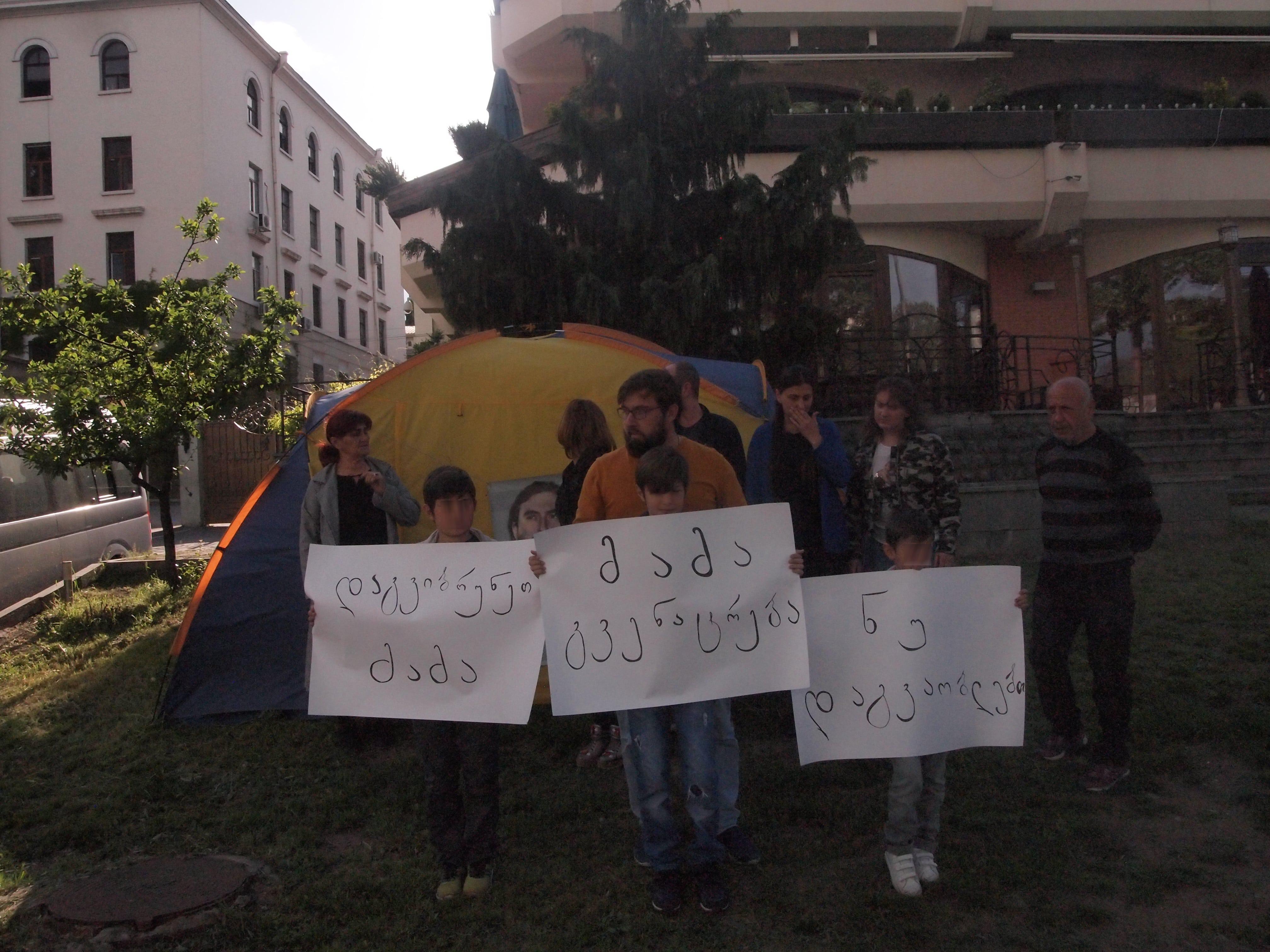 Участники акции протеста в поддержку Георгия Мамаладзе 3 мая 2019 года. Фото Беслана Кмузова для "Кавказского узла"