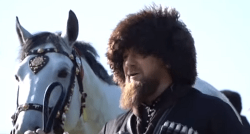 Рамзан Кадыров во время конного похода 30 апреля 2019 года. Кадр видеосюжета ЧГТРК "Грозный" https://www.youtube.com/watch?v=iTAEOhHMv3Q