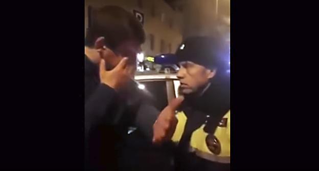 Александр Коробейников в ходе конфликта с сотрудником полиции. Фото: кадр видео 
"ЧП Ставрополь" https://www.youtube.com/watch?time_continue=35&v=Z9Kr9k9KNdY