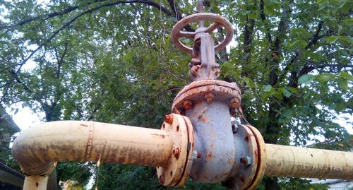 Вентель на трубе распределения газа. фото Нины Тумановой для "Кавказского узла"