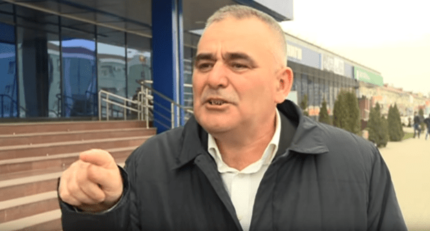 Скриншот видео "Джеймс Кемерон, Руслан Закриев спор за миллиард долларов". https://youtu.be/QVI0_Xku40A