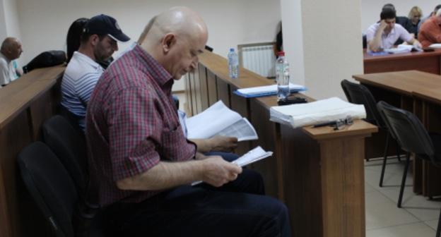 Адвокаты подсудимых изучают материалы уголовного дела. Фото Эммы Марзоевой для "Кавказского узла".